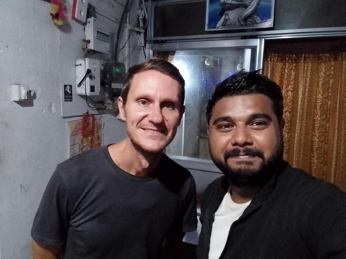 Atathi Niwas Guest House For Backpackers And Travellers Siliguri Esterno foto