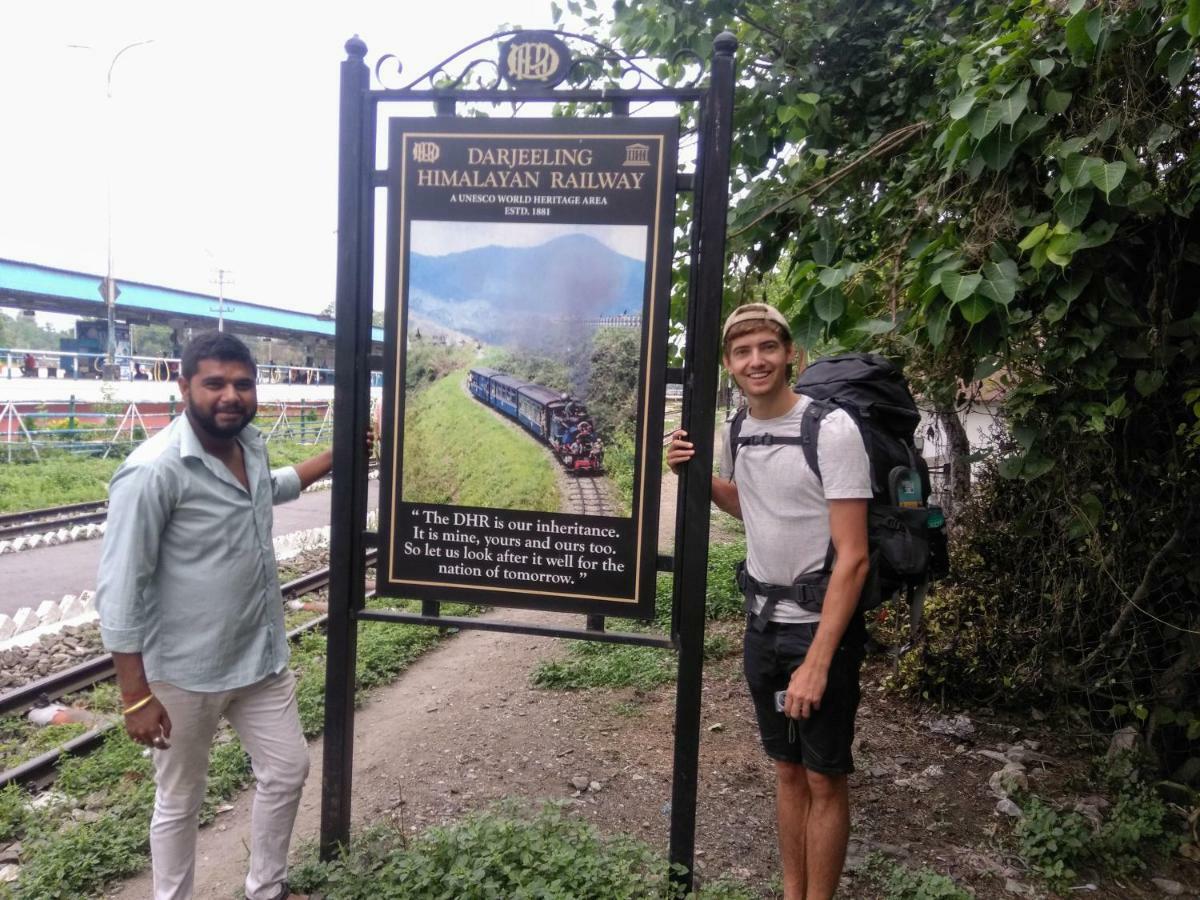 Atathi Niwas Guest House For Backpackers And Travellers Siliguri Esterno foto