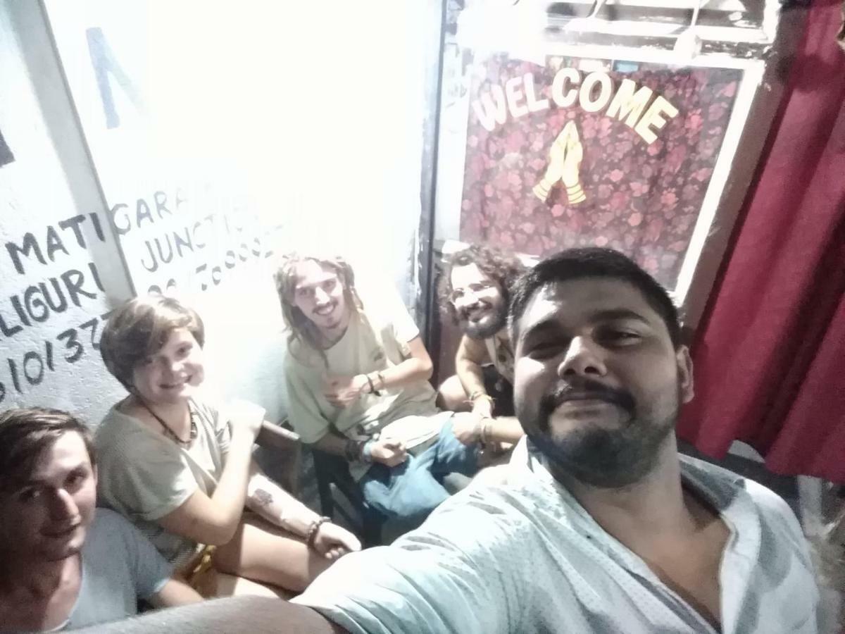 Atathi Niwas Guest House For Backpackers And Travellers Siliguri Esterno foto
