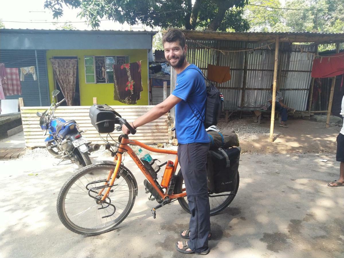 Atathi Niwas Guest House For Backpackers And Travellers Siliguri Esterno foto