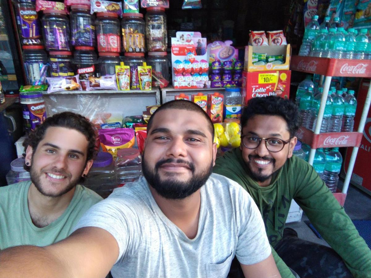 Atathi Niwas Guest House For Backpackers And Travellers Siliguri Esterno foto